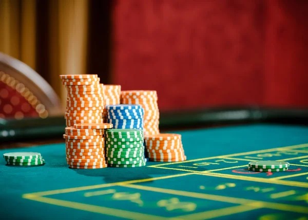 Betting interface showing single dice, pair, and total bet options