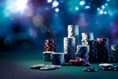 Live Lucky Twins table at klikfifa login with dealer and card display